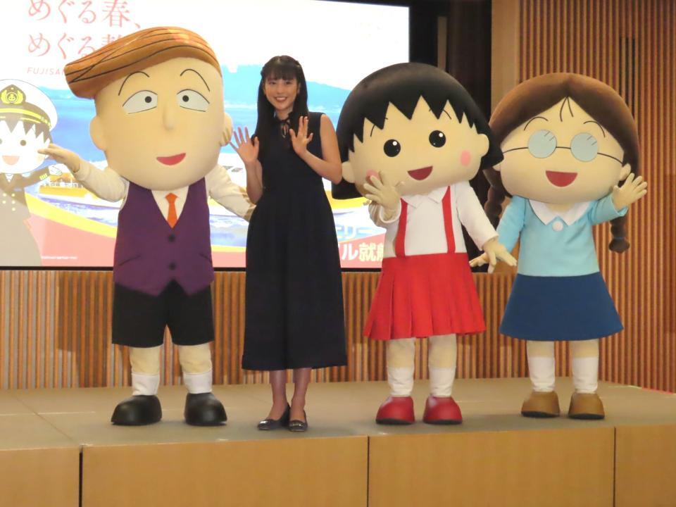 駿河湾フェリーリニューアル就航記念イベントに出席した（左から）花輪クン、岡副麻希、まるちゃん、たまちゃん