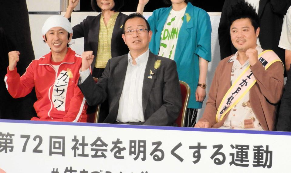 イベントに出席した（左から）カジサック、津島淳氏、佐田正樹＝２０２２年７月