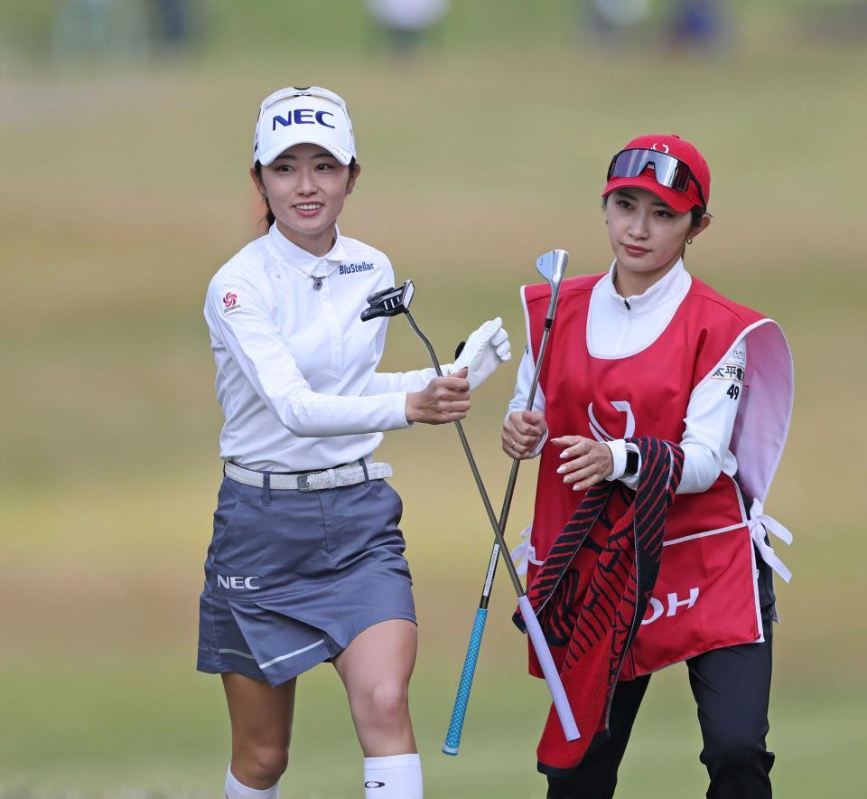 安田祐香（左）と安田美祐＝２５年１１月