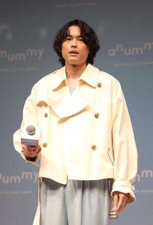 発表会に登壇したＳｉｘＴＯＮＥＳ・松村北斗（撮影・石井剣太郎）