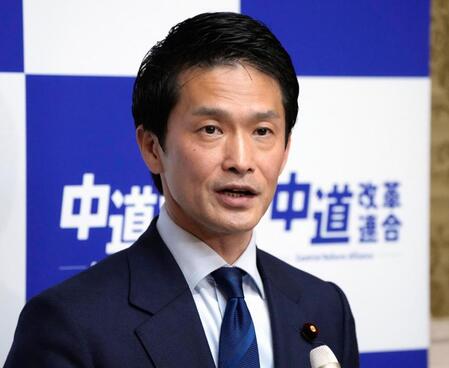 中道改革連合の執行役員会後に取材に応じる小川淳也代表