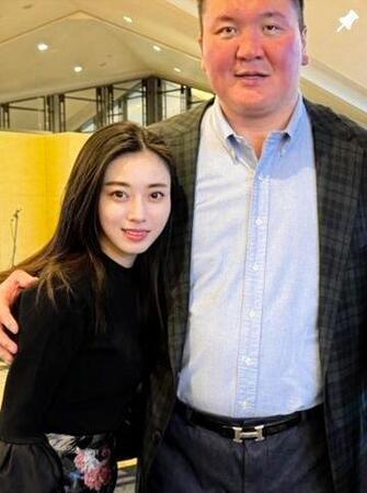 ゴルフコンペで白鵬さん（右）と２ショットも。斉藤里恵氏のインスタグラム＠ｒｉｅ２３０６２４（２５年１０月２１日付）より 