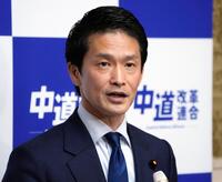 中道改革連合の執行役員会後に取材に応じる小川淳也代表