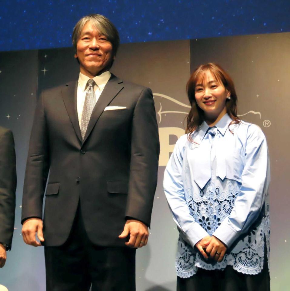 新商品発表会に駆けつけた松井秀喜氏。右は藤本美貴