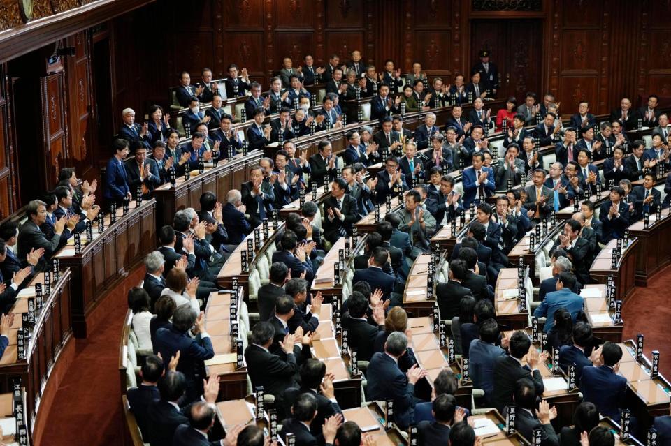 第１０５代首相に高市早苗氏を指名した衆院本会議＝18日午後３時１分