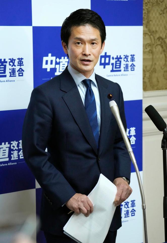 中道改革連合の執行役員会後に取材に応じる小川淳也代表