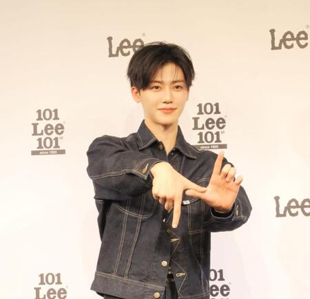 ＮＣＴポーズを見せるＮＣＴのＪＡＥＭＩＮ