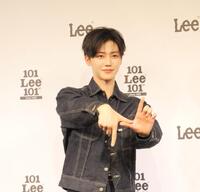 ＮＣＴポーズを見せるＮＣＴのＪＡＥＭＩＮ