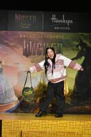 ファッションショーに登場したゆりやんレトリィバァ