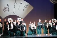 宝塚音楽学校第「１１２期生　文化祭」で歌を披露する１１２期生