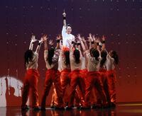 宝塚音楽学校第「１１２期生　文化祭」でダンスを披露する１１２期生