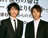 小泉孝太郎（右）と大泉洋＝２００８年６月