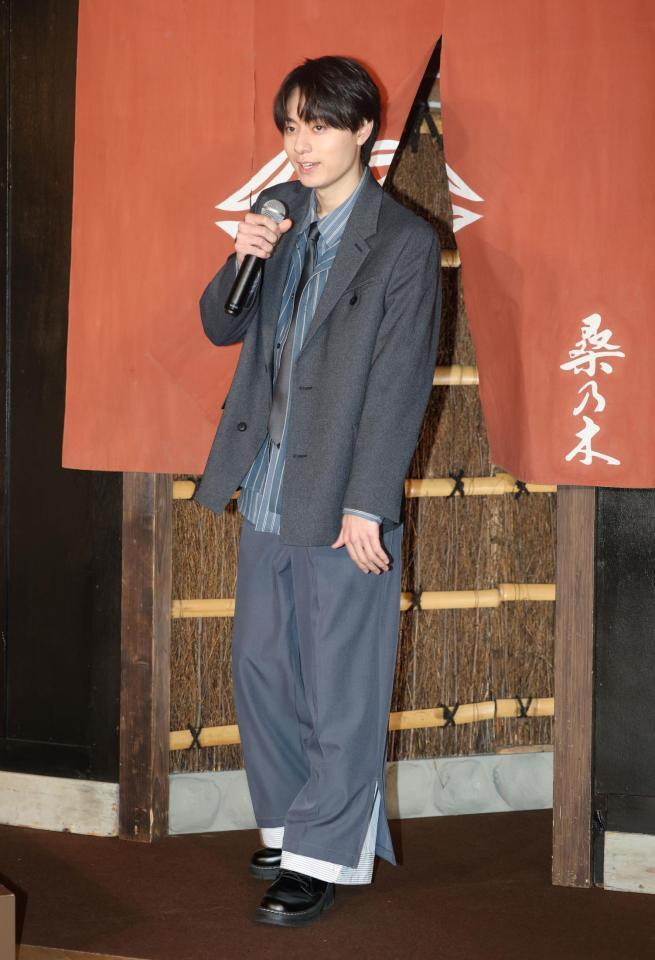 完成報告会に登壇したＡＣＥｅｓ・作間龍斗（撮影・石井剣太郎）