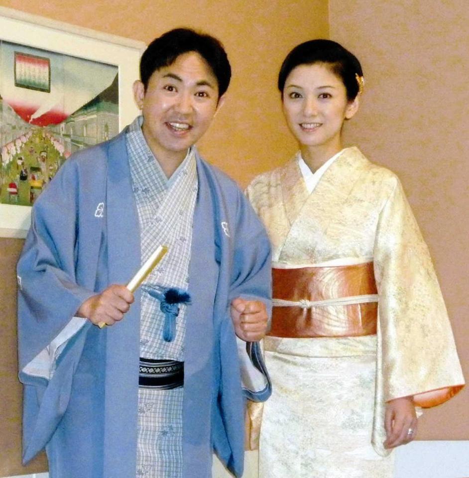 ２０１２年５月、林家三平と妻の国分佐智子