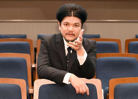 日本社会へ警鐘を鳴らす関暁夫（撮影・園田高夫）