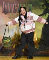 ファッションショーに登場したゆりやんレトリィバァ