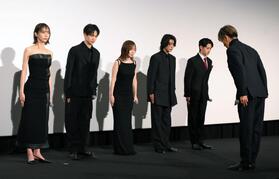 　「教場の号令」を生で実演した（右から）木村拓哉、猪狩蒼弥、倉悠貴、齊藤京子、綱啓永、井桁弘恵（撮影・堀内翔）