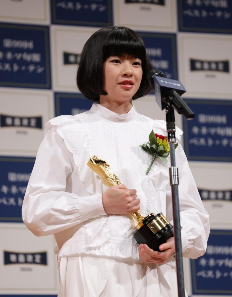 新人女優賞を受賞した鈴木唯（撮影・西岡正）