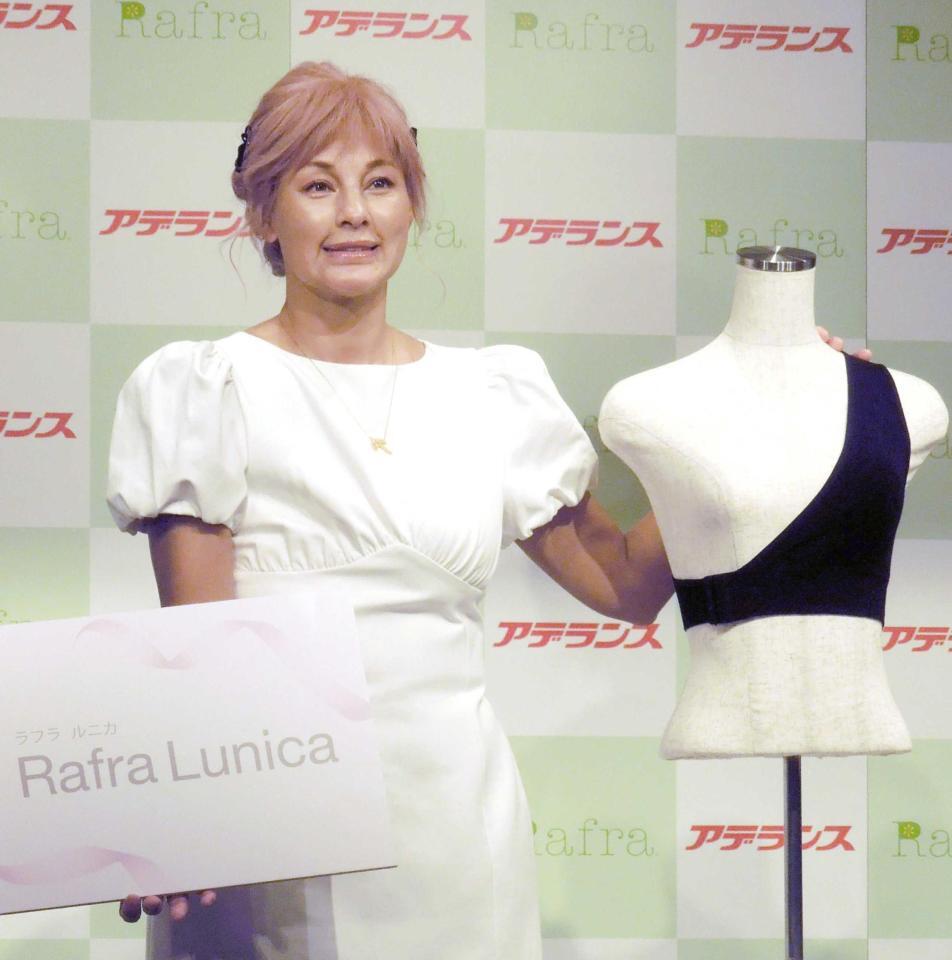 アデランスの商品発表会に出席した梅宮アンナ