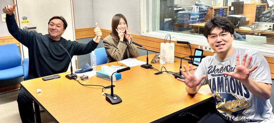 共演した（左から）今村翔吾氏、山崎伶奈、永岡歩アナウンサー