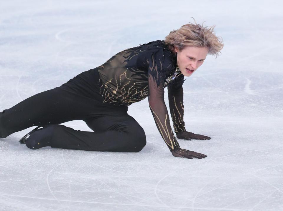 男子フリー　転倒するイリア・マリニン