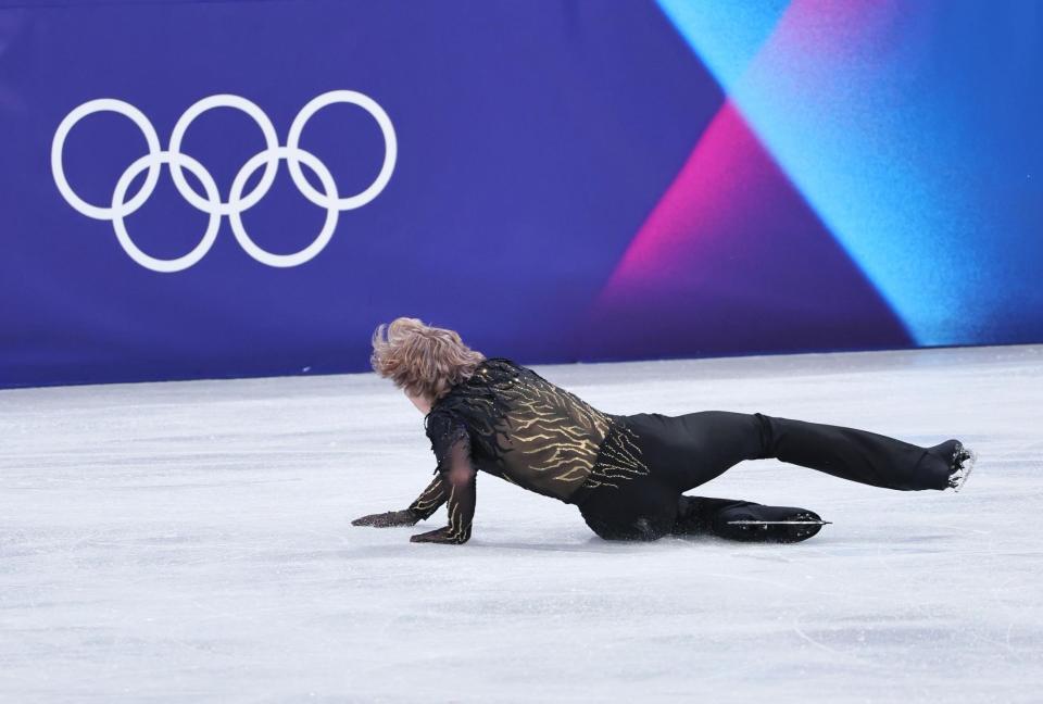 男子フリー　転倒するイリア・マリニン