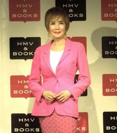 　「毎日少しずつ、柔らかい体になる！」出版記念会見に出席した小柳ルミ子