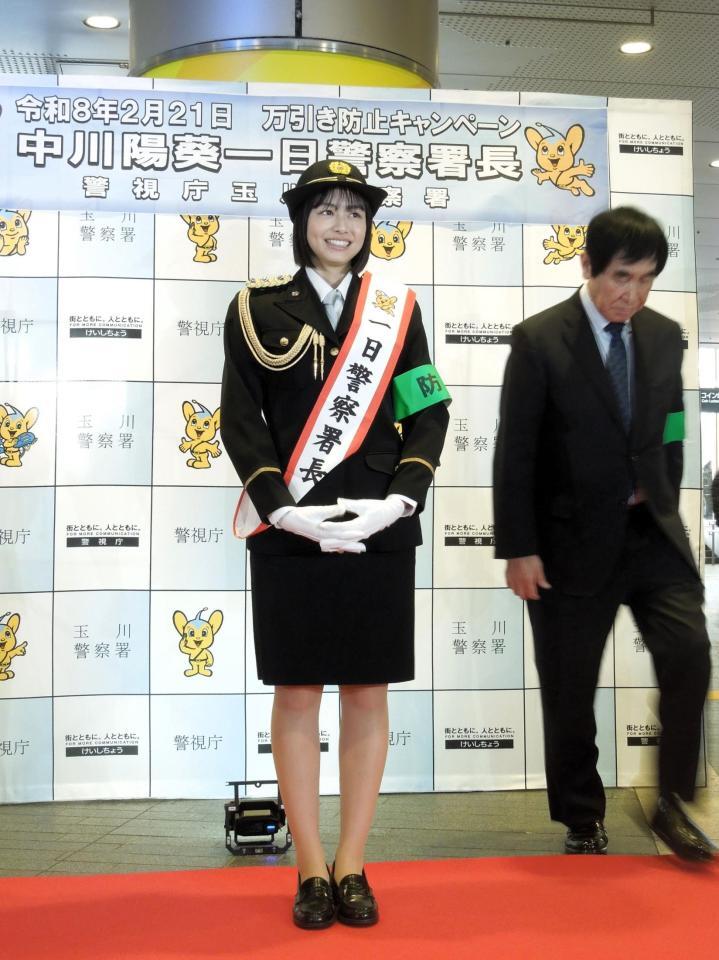 東京・玉川警察署の一日警察署長を務めた俳優の中川陽葵