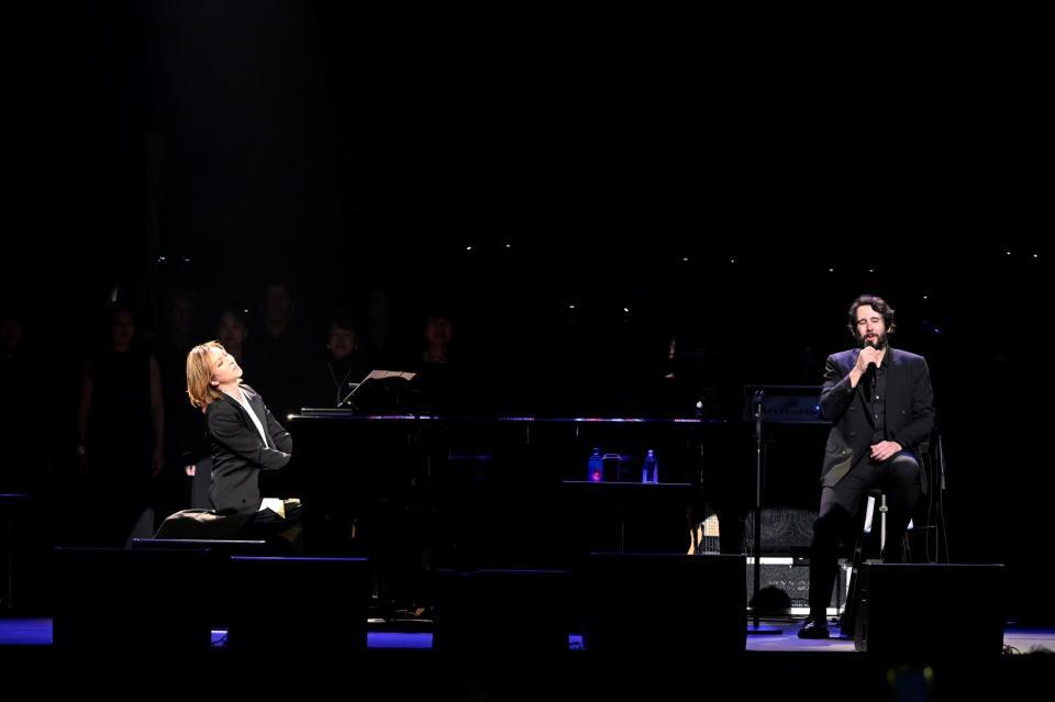 （左から）ＹＯＳＨＩＫＩ、ジョシュグローバンⓒ土居　政則　