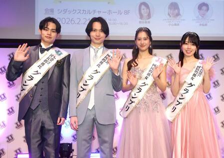 　グランプリに輝いた（左から）三上龍、牧屋宏幸、有田叶、早坂萌香（撮影・石井剣太郎）