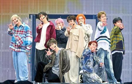 　（前列左から）マサヒロ、ユーキ（後列左から）カイ、リョウガ、シューヤ、タクヤ、タカシ、アロハ、ハル（撮影・米山三郎）