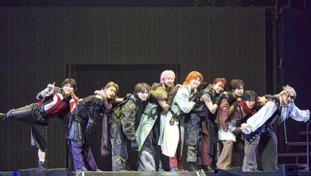 　（左から）ハル、アロハ、マサヒロ、シューヤ、タカシ、ユーキ、タクヤ、リョウガ、カイ（撮影・米山三郎）