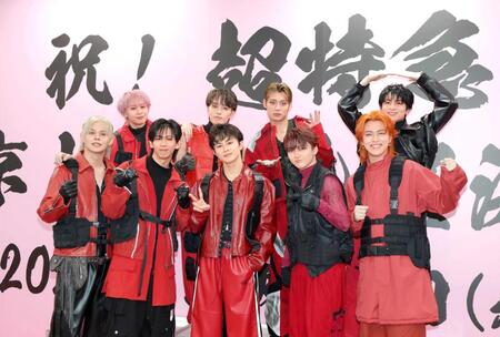 　（前列左から）カイ、リョウガ、タクヤ、ユーキ、タカシ（後列左から）シューヤ、マサヒロ、アロハ、ハル（撮影・西岡正）