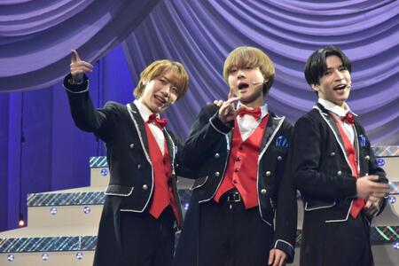 大阪松竹座のゲネプロの参加した（左から）ＡｍＢｉｔｉｏｕｓの浦陸斗、岡佑吏、山中一輝