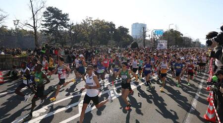 一斉にスタートする選手たち（撮影・中田匡峻）