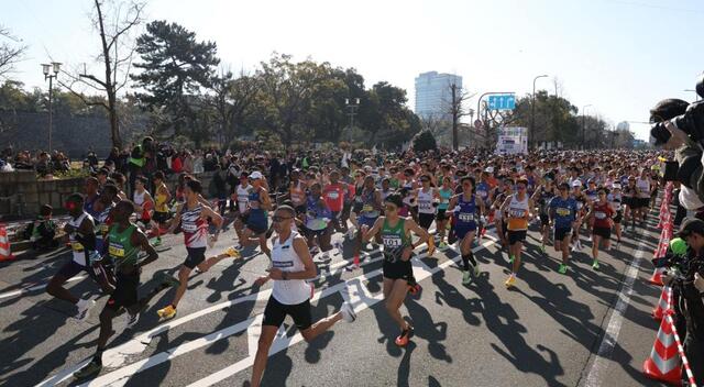 一斉にスタートする選手たち（撮影・中田匡峻）