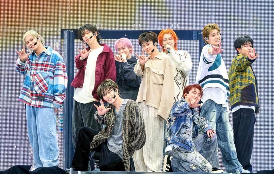 　（前列左から）マサヒロ、ユーキ（後列左から）カイ、リョウガ、シューヤ、タクヤ、タカシ、アロハ、ハル（撮影・米山三郎）