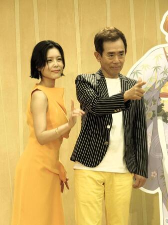 新作歌舞伎「流白浪燦星（ルパン三世）　碧翠の麗城」上演記念スペシャルトークイベントに登壇した（左から）沢城みゆき、栗田貫一＝コートヤード・マリオット銀座東武ホテル