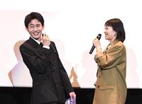 菅野美穂の寸劇のビックリする山時聡真（撮影・園田高夫）