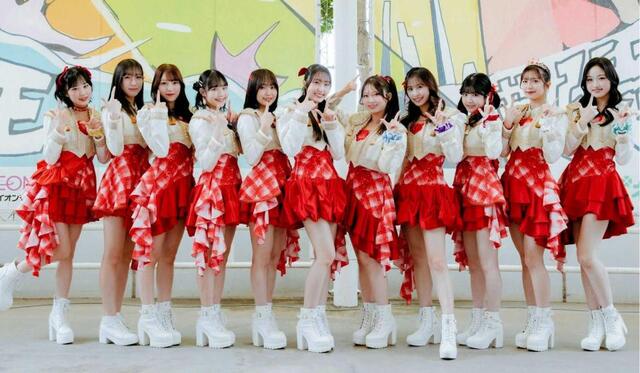 　Ｊｕｉｃｅ＝Ｊｕｉｃｅの（左から）江端妃咲、林仁愛、松永里愛、入江里咲、工藤由愛、段原瑠々、有澤一華、石山咲良、川嶋美楓、井上玲音、遠藤彩加里