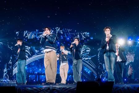 初の東京ドーム公演を行ったＲＩＩＺＥ（撮影・田中聖太郎）