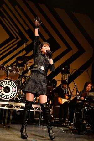 映像商品プレミアム上映会を開催する森高千里