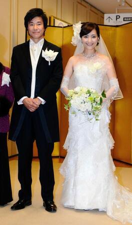 ２０１５年９月、ブライダルイベントに登場した中山雅史・生田智子夫妻
