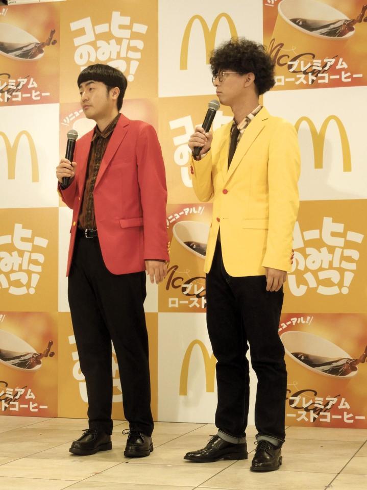 マクドナルドの「プレミアムローストコーヒー（ホット）」リニューアル発表会に“リニューアル”衣装で出席したたくろうの（左から）赤木裕、きむらバンド