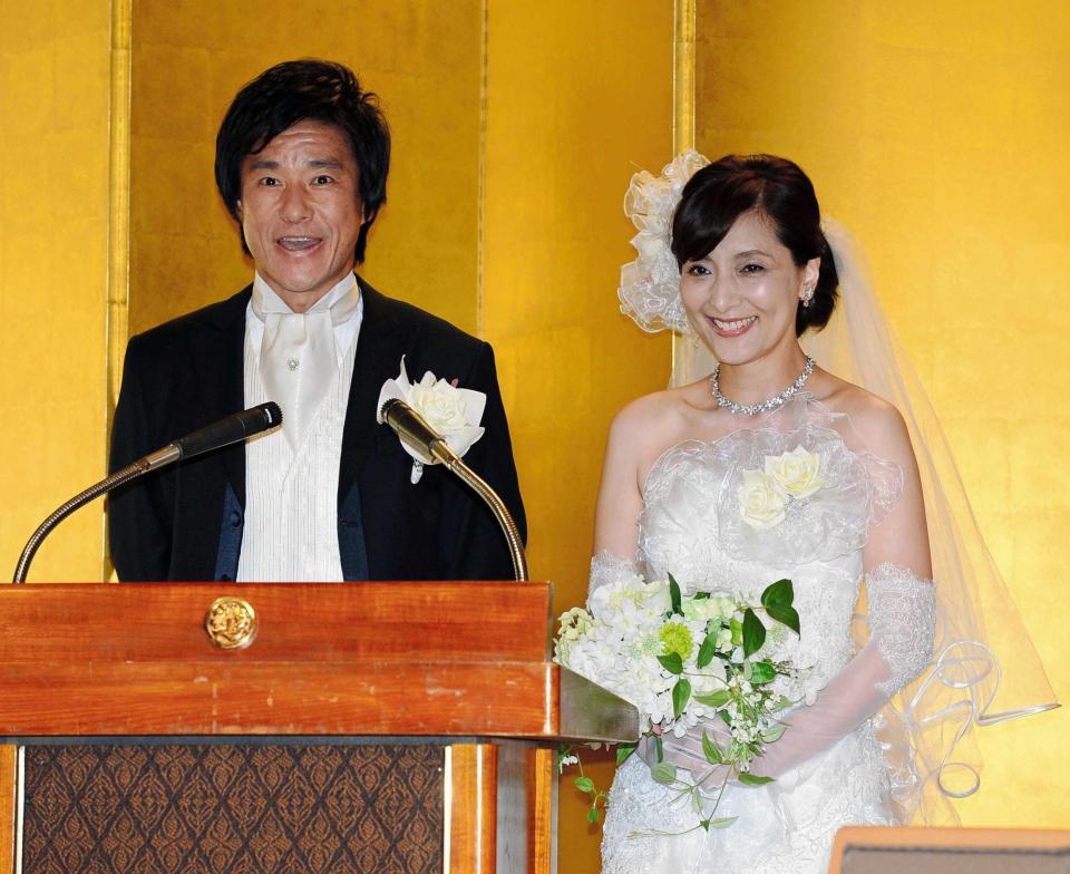 ２０１５年９月、ブライダルイベントに登場した中山雅史・生田智子夫妻