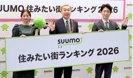 　（左から）森香澄、フットボールアワー・岩尾望と後藤輝基