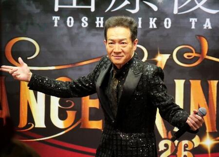 会見に登場した田原俊彦