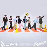 ＯＣＴＰＡＴＨ９枚目のシングル「Ｓｔｅｐｐｉｎ’！！！」の初回盤ジャケット