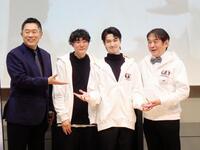 日本映画監督協会９０周年パーティーで祝辞を述べた横浜流星（右から２人目）と（左から）司会の内藤剛志、藤井道人監督、本木克英理事長