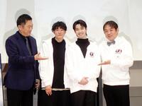 日本映画監督協会９０周年パーティーで祝辞を述べた横浜流星（右から２人目）と（左から）司会の内藤剛志、藤井道人監督、本木克英理事長